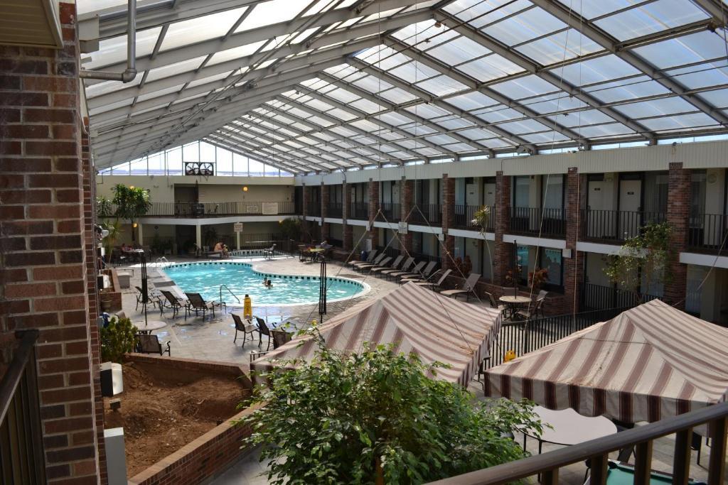 The Greenwood Hotel Bowling Green Bagian luar foto