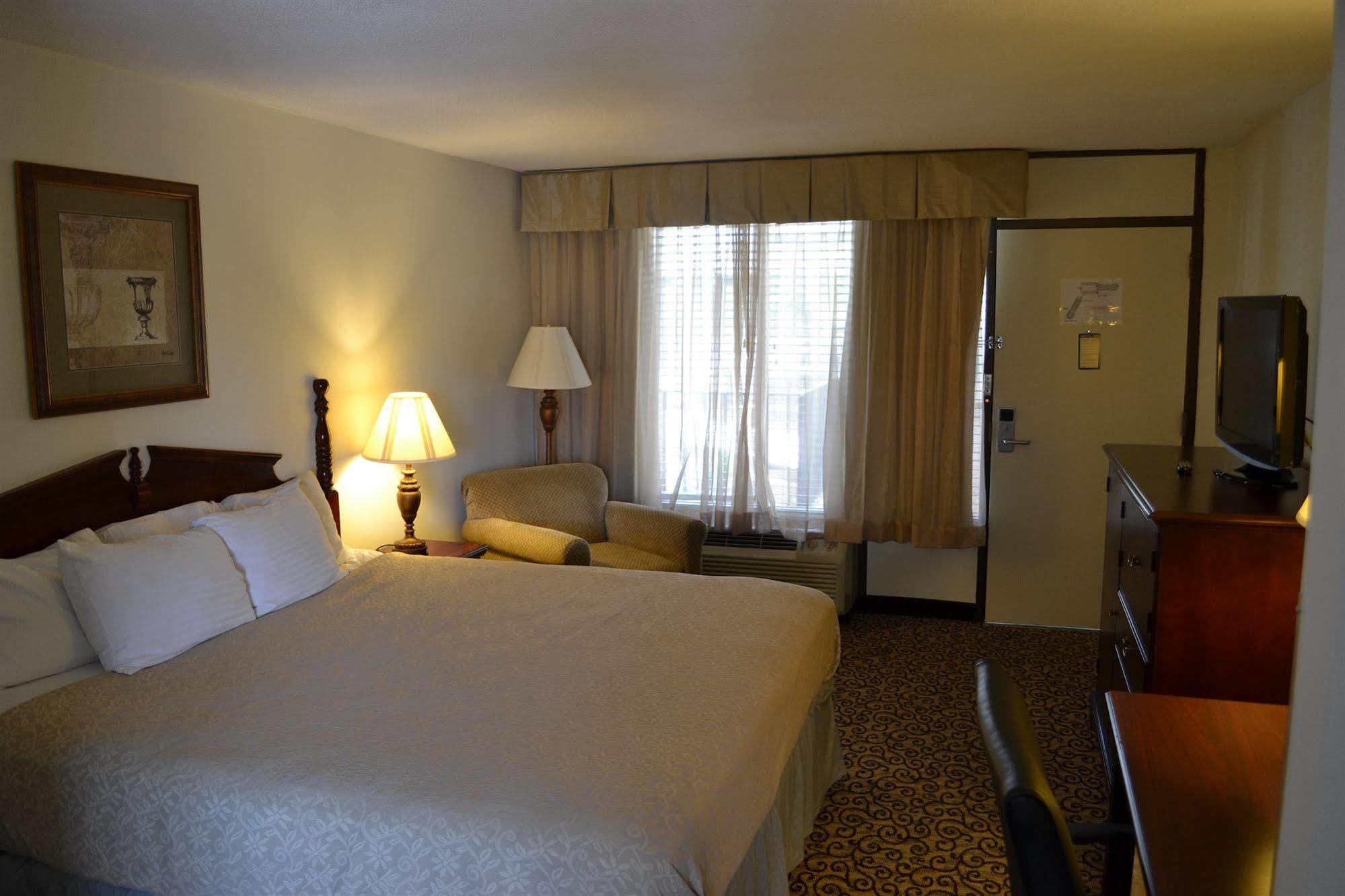 The Greenwood Hotel Bowling Green Bagian luar foto